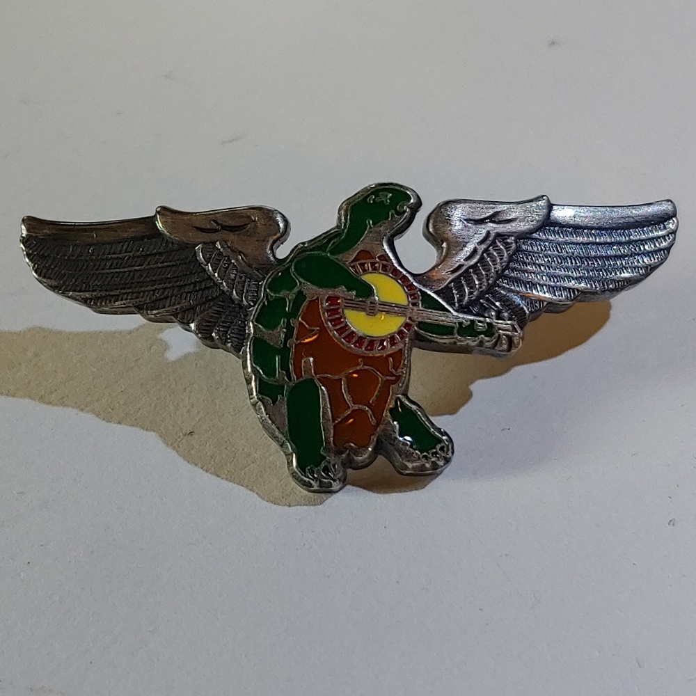 GD wings-pin